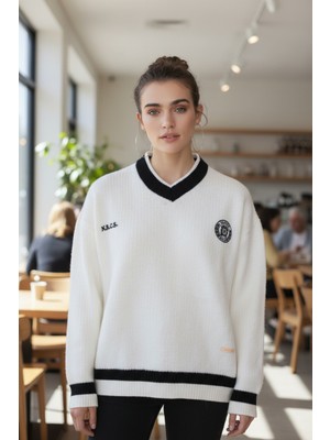 Mandala Tekstil Kadın Oversize Şardonlu Nakışlı Triko Kazak