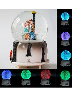 UltraNova Büyük Boy Işıklı Müzikli Kar Küresi, Kış Masalı ve Otomatik Püskürtme