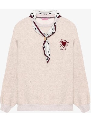 Quzu Fular Detaylı Sweatshirt