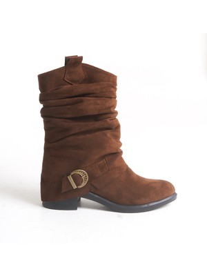 Luqse Kahverengi Kadın Süet Çizme – Toka Detaylı, Kalın Orta Topuklu, Rahat Günlük Model