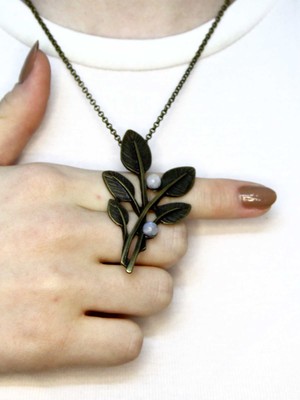 Esha Doğal Taş Aytaşı Doğal Taşlı Otantik Yaprak Model Kadın Kolye EUK51AY