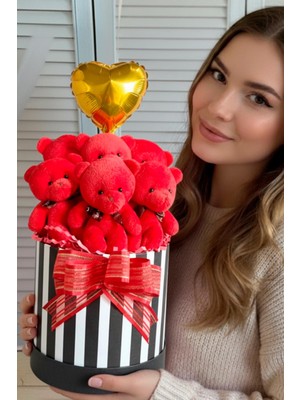 Sole Premium Silindir Hediye Kutusunda, Kalpli Balonlu 6’lı Kırmızı Ayıcık Buketi