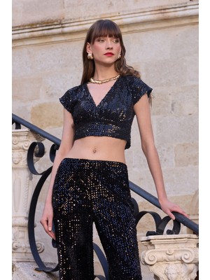 V Yaka Pullu Crop Bluz