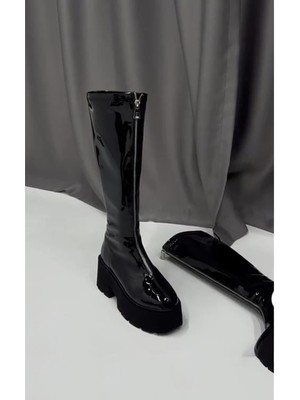 Giydim Gidiyor Zutra Rugan Bot Siyah