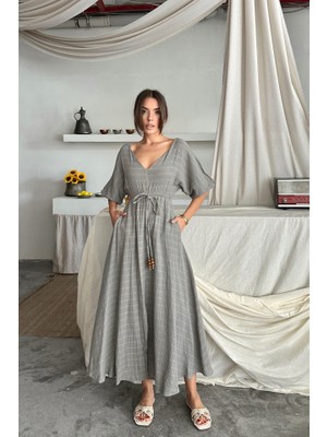 Moda Loris V Yaka Bel Boncuk Bağlamalı Müslin Elbise Yırtmaç Detaylı - Gri