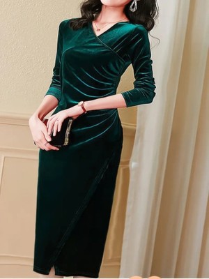 Moda Loris Kadın Uzun Kollu Kruvaze Yakalı Yandan Büzgülü Önden Çapraz Detaylı Midi Kadife Elbise