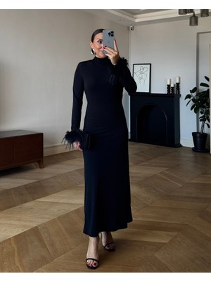 Moda Loris Kadın Uzun Kollu Balıkçı Yaka Kol Ağzı Tüy Detaylı Uzun Krep Elbise