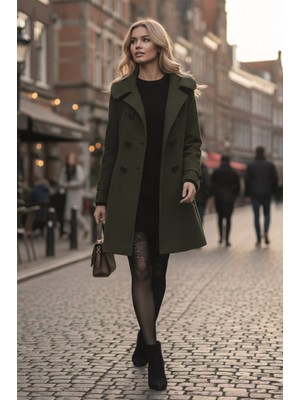 1Tarz Yaka Detaylı Büyük Düğmeli Kaşe Kaban