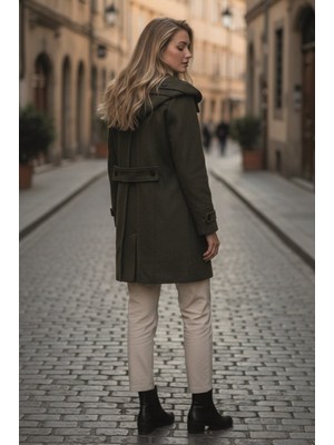 1Tarz Yaka Detaylı Büyük Düğmeli Kaşe Kaban