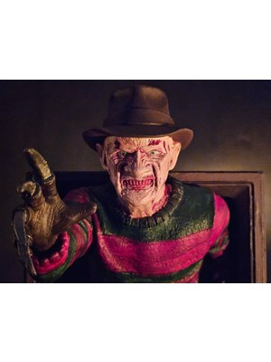 Tv Içinden Çıkan Freddy Krueger Figürü