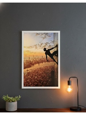 Süper Kahraman Temalı Şehir Manzaralı Beyaz Çerçeveli Dekoratif Duvar Tablosu