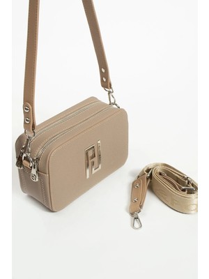 Just Polo Kadın Günlük Veya Özel Günlere Uygun Jp Aksesuarlı Lakos Ayarlanabilir Askılı Şık El & Omuz Çantası Ebat: 21 x 13 cm