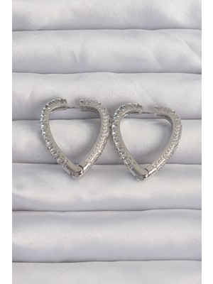 Epilons Pirinç Gümüş Renk Zirkon Taşlı Motifli Kalp Küpe - TJ-BKP9284