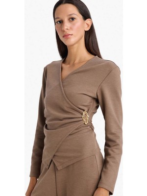 DeFacto Regular Fit Wrap Yaka Aksesuar Detaylı Uzun Kollu Bluz G8816AX26SP