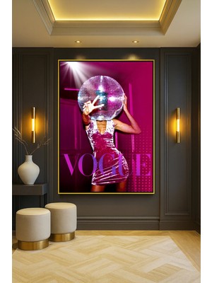 Wallivo Vogue Club Etkisi - Barış Işareti Yapan Model Bronz Metal Çerçeveli Kanvas Tablo