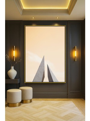 Wallivo Sıcak Pastel Gökyüzüne Karşı Iki Keskin Üçgen Yapı Fotoğrafı Gümüş Metal Çerçeveli Kanvas Tablo