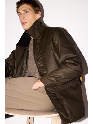 DeFacto Relax Fit Rahat Kalıp Polo Yaka Kadife Yakalı İç Cep Detaylı Mevsimlik Mont F4946AX25WN