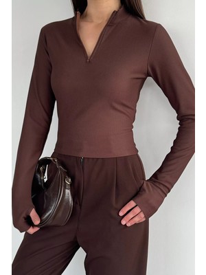 Gülseli Kadın Ön Yarım Fermuarlı Kendinden Çizgi Desenli Bluz P-00019823