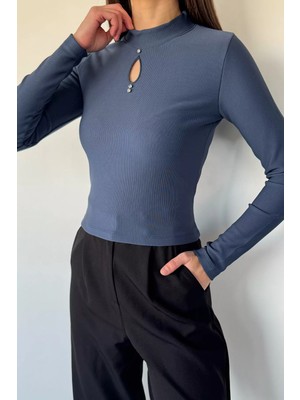 Gülseli Kadın Ön Pencere Detaylı Kendinden Desenli Bluz P-00019820