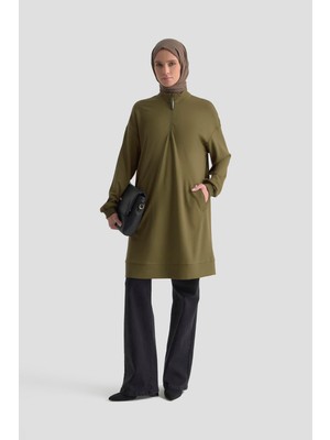 Armine Trend Yarım Fermuarlı Kolları Ribanalı Cepli Örme Tunik Yağ Yeşili 25KT461