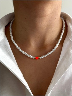 Hercy Kalpli Beyaz Boncuklu Kolye