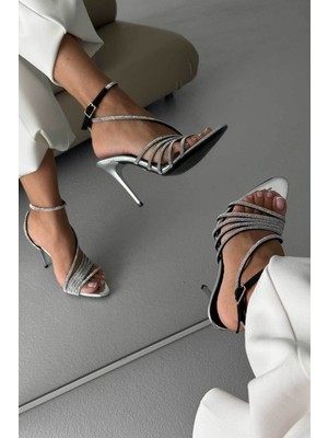 Ayakkabı Prensi Ariadne Gümüş Taşlı