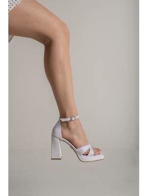 Ayakkabı Prensi Eroso Çapraz Bantlı Beyaz Mat Saten