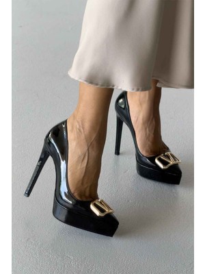 Ayakkabı Prensi Gunhild Toka Detaylı Siyah Rugan