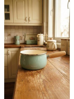 Bambum Nostalji - Ahşap Saplı Emaye Tava Sosluk Sütlük Açık Yeşil 14 cm