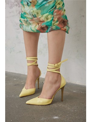 Ayakkabı Prensi Suzy Bilekten Bantlı Sari Rugan 10 cm Kadın Stiletto, Topuklu Ayakkabı