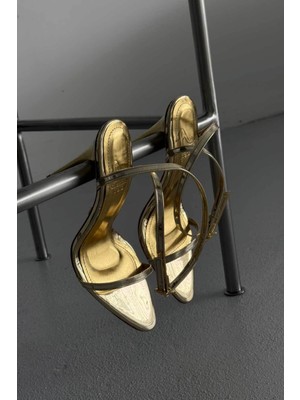 Ayakkabı Prensi Futz Bilekten Bantlı Gold 10 cm Kadın Klasik Topuklu Ayakkabı
