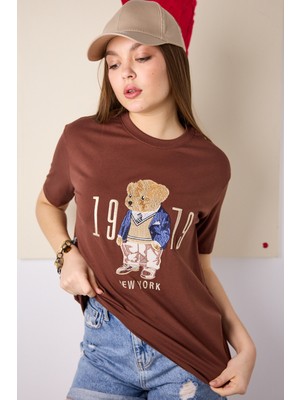 Moda Days Kadın Ayı Nakışlı Bisiklet Yaka Kısa Kollu Pamuklu Tişört