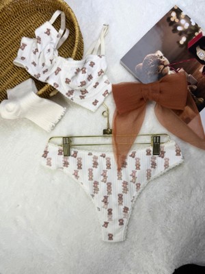 LİCSHE Licshe Ayıcık Desenli Iç Çamaşır Takımı - Simli Fiyonk Toka ve Ekru Çorap Seti