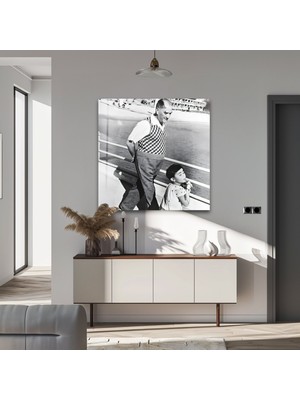 Myphotostation Atatürk ve Kızı Ülkü Dekoratif Temperli Cam Tablo, Modern Uv Baskılı Duvar Tablosu, Salon ve Ofis Için Şık Duvar Dekoru