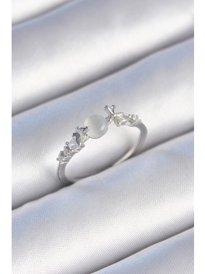 Epilons Pirinç Gümüş Renk Zirkon Taşlı Beyaz Mineli Kelebek Detay Kadın Yüzük - TJ-BYK3463