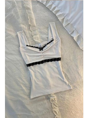 8line Beyaz Dantel Yaka Kurdele Detaylı Askılı Crop