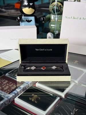 Van Cleef & Arpels Gümüş Bordo Taşlı Unisex Bileklik