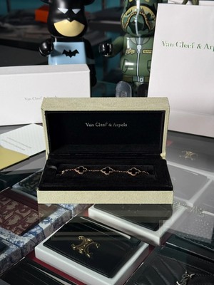 Van Cleef & Arpels Gold Siyah Taşlı Unisex Bileklik