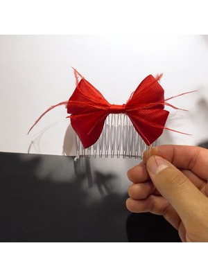Massaltay El Yapımı Kırmızı Tüylü Fiyonklu Özel Tasarım Saç Tokası