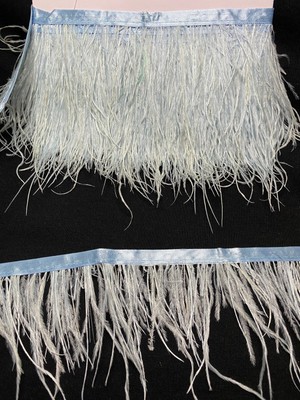 Massaltay Mavi Deve Kuşu Tüyü 1 Metre – Abiye, Kına ve Dekoratif Süsleme Malzemesi