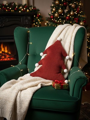 Türkühome Yılbaşı Temalı Çam Ağacı Formunda Kar Tanesi Ponpon Detaylı Dekoratif Kırlent