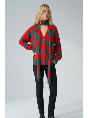 Sibel Günay Butik Şeritli Atkı Detaylı Kırmızı Gri Önden Düğmeli Triko Kadın Hırka