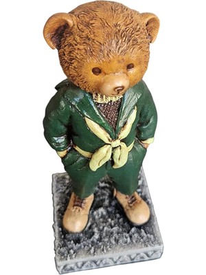 Dekoratif Biblo Figürü – El Boyaması Reçine Koleksiyonluk Ayı Heykelcik – Yeşil Kıyafetli Sevimli – Ev, Ofis, Raf ve Masa Süsü – Çocuklar ve Yetişkinler Için Hediye Seçeneği-A2 | Dekormıx