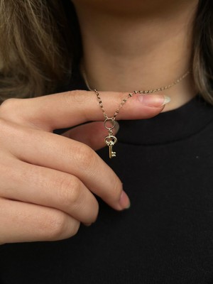 Goldium Kelebek Zincir Kilit Kolye