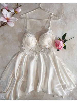 Güpür Detaylı Beyaz Saten Gecelik 6549