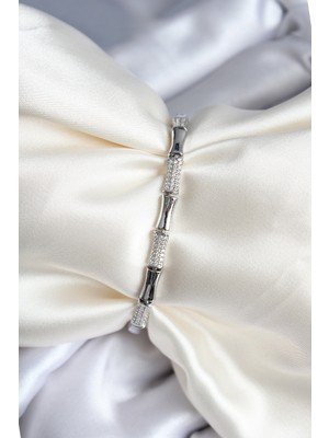 Pirinç Kemik Model Zirkon Taşlı Gümüş Renk Kadın Bileklik