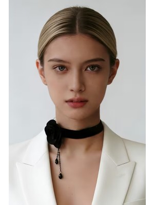 Siyah Gül Detaylı Kadife Choker Kolye - Sallantılı Boncuk Zincir Detaylı Boyunluk