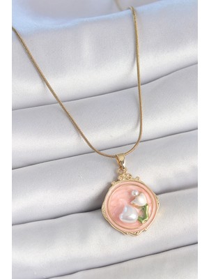 Ayder Timya 316L Çelik Gold Renk Zincir Pembe Mineli İncili Çiçek İşlemeli Portre Model Kadın Kolye (Timya/1395) 192508