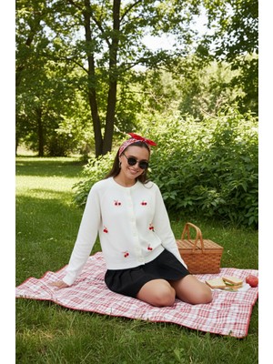 Lela Premium Regular Fit Bisiklet Yaka Kiraz Süslemeli Hırka Bayan Hırka 6802939A