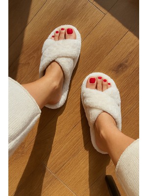 Nmoda Kadın Ev Terliği Peluş Malzeme ile Düz Taban Kış Sezonu İçin Rahat Kullanım